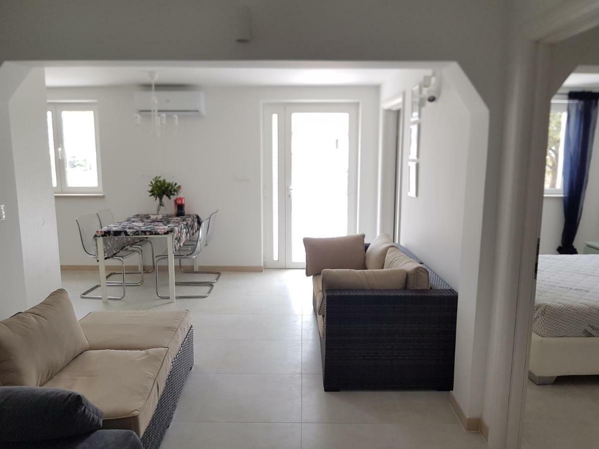 Fig Tree Apartment Povlja  Ngoại thất bức ảnh