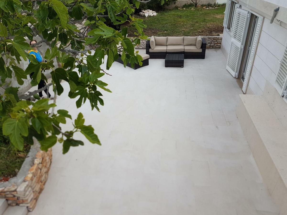 Fig Tree Apartment Povlja  Ngoại thất bức ảnh