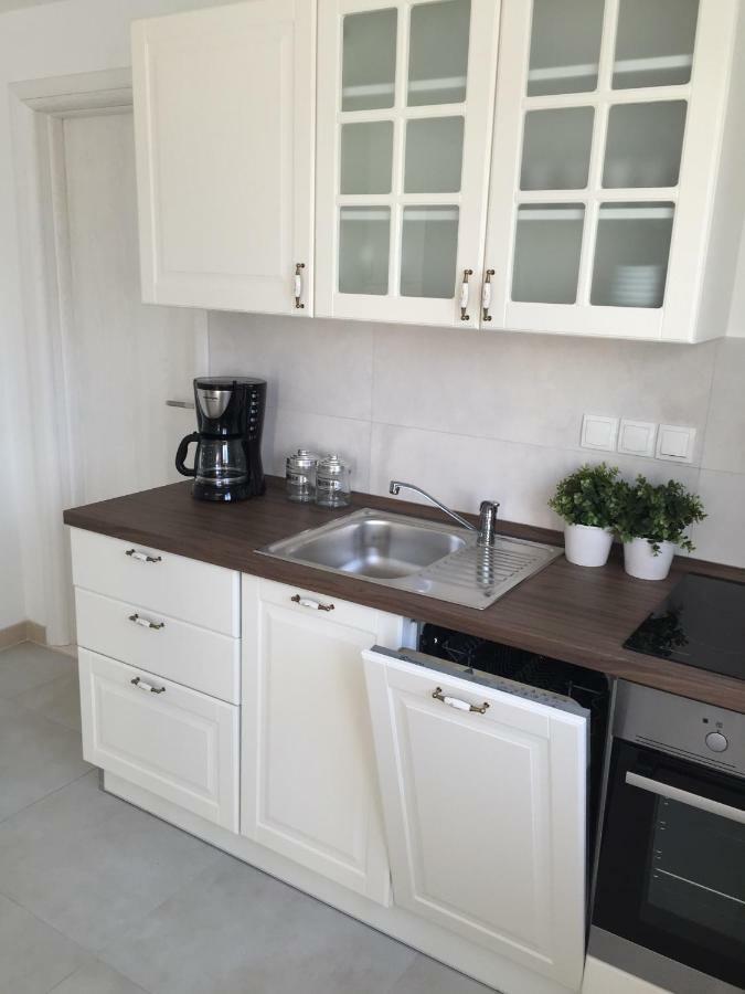 Fig Tree Apartment Povlja  Ngoại thất bức ảnh